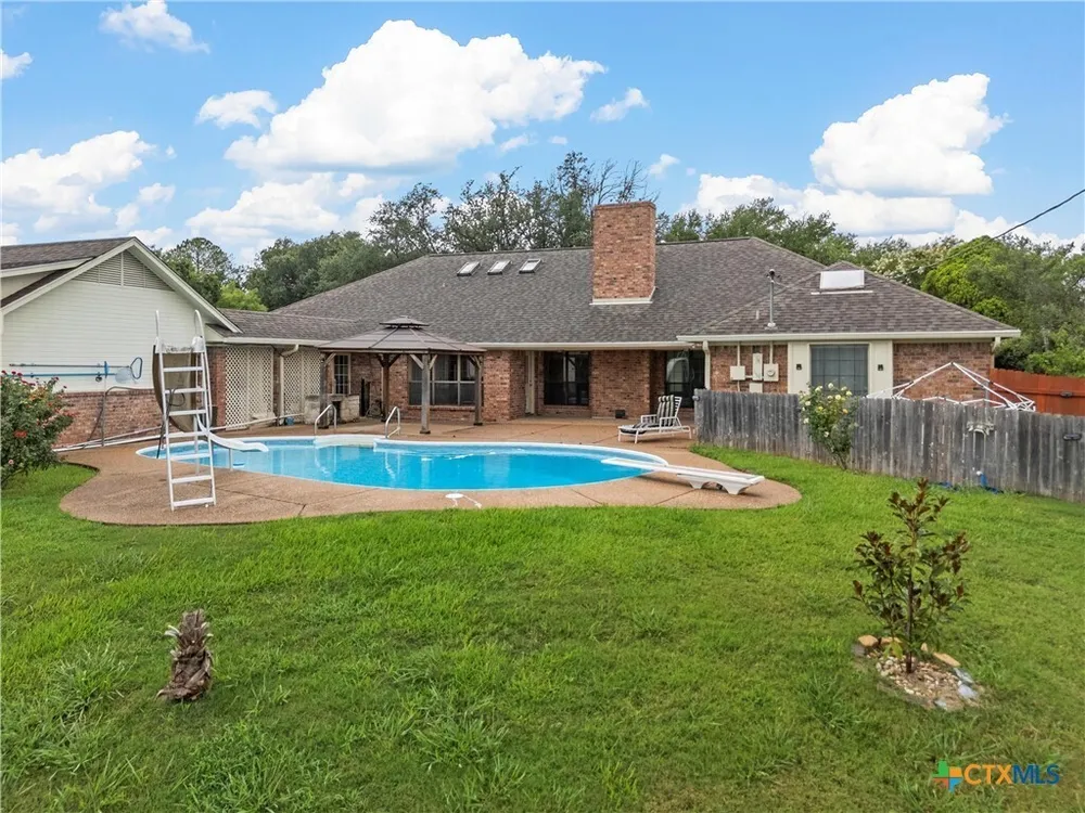 8216 Teakwood Dr, Woodway, TX 76712