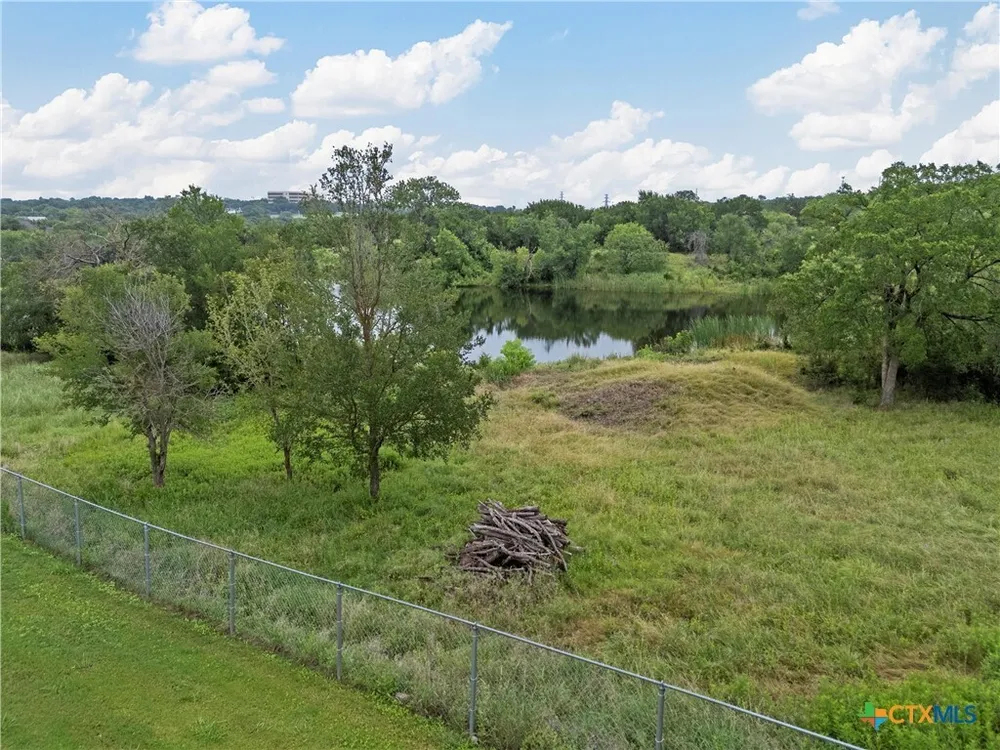 8216 Teakwood Dr, Woodway, TX 76712