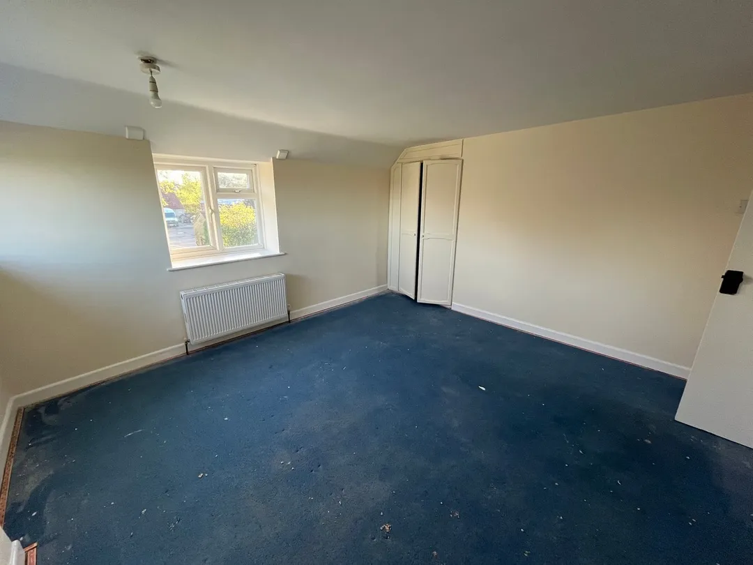 https://mr0.homeflow-assets.co.uk/files/photo/image/46081/2914/_x_/52700305.jpg