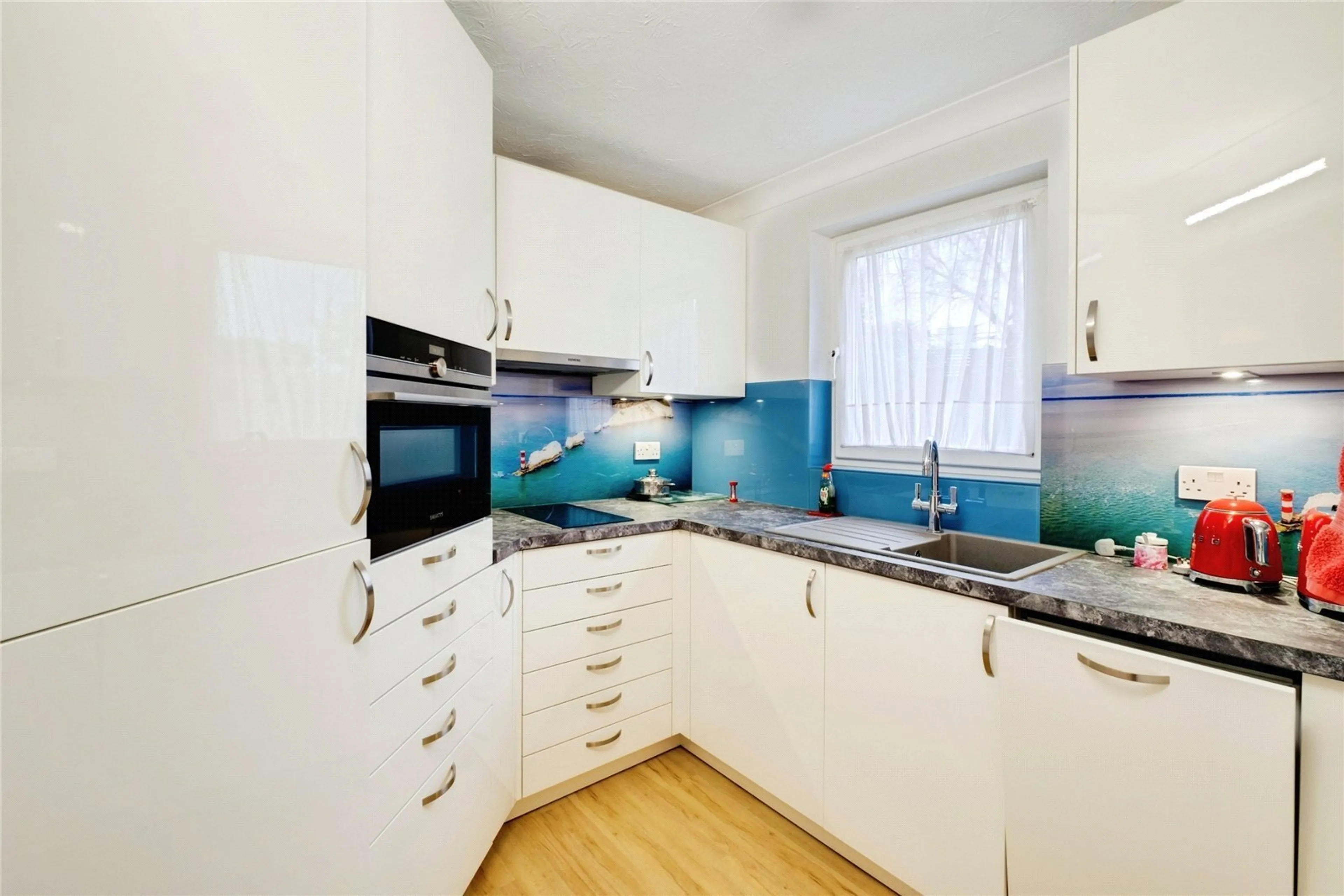 Photo 0