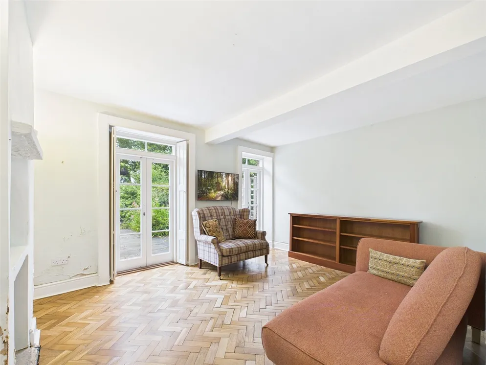 Property carousel item 4