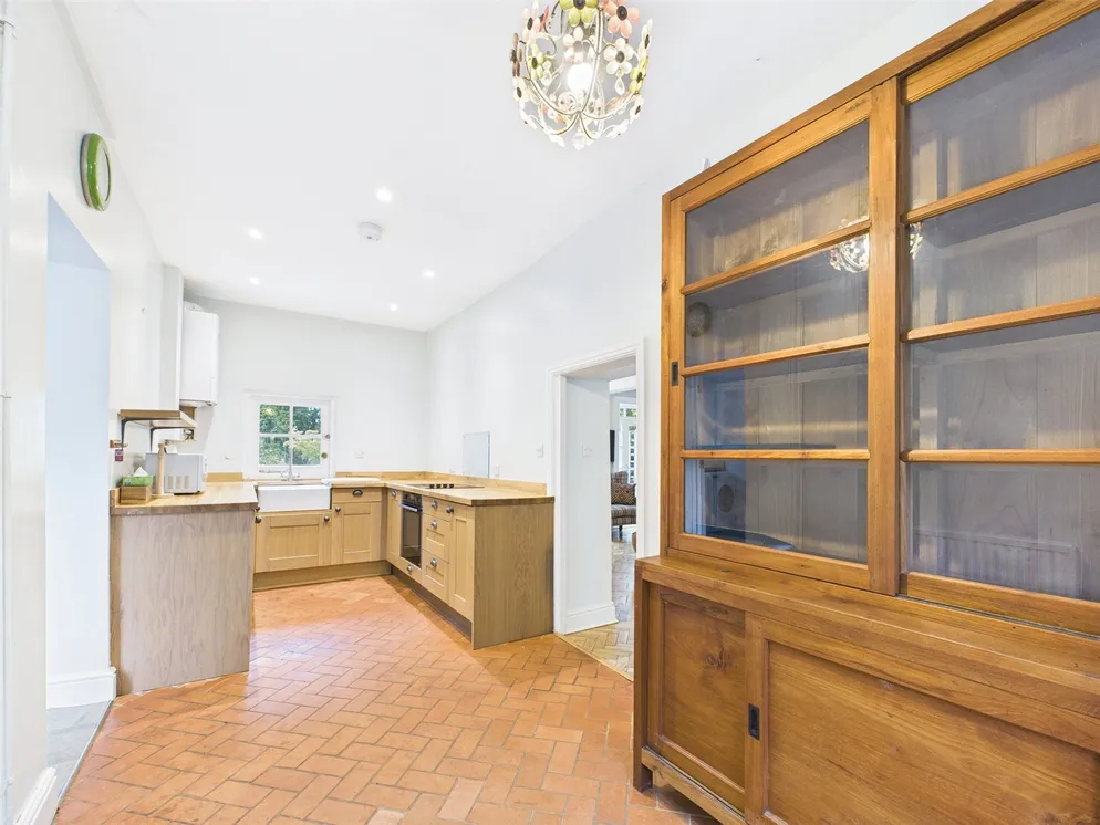 Property carousel item 6
