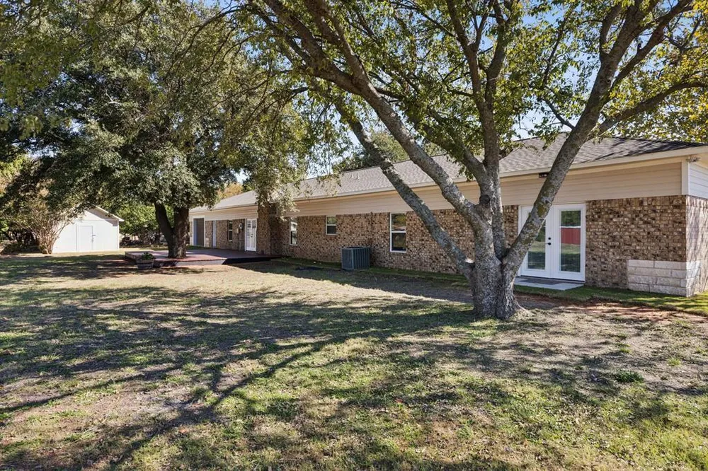 1403 Lakeview Dr, St Paul, TX 75098