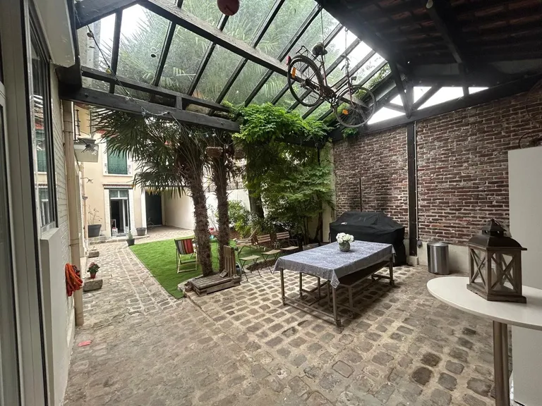 Suresnes, 92150, France