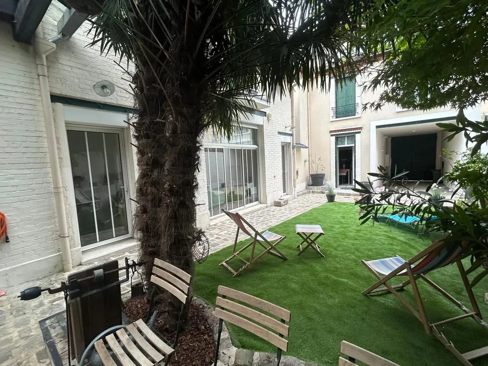 Suresnes, 92150, France