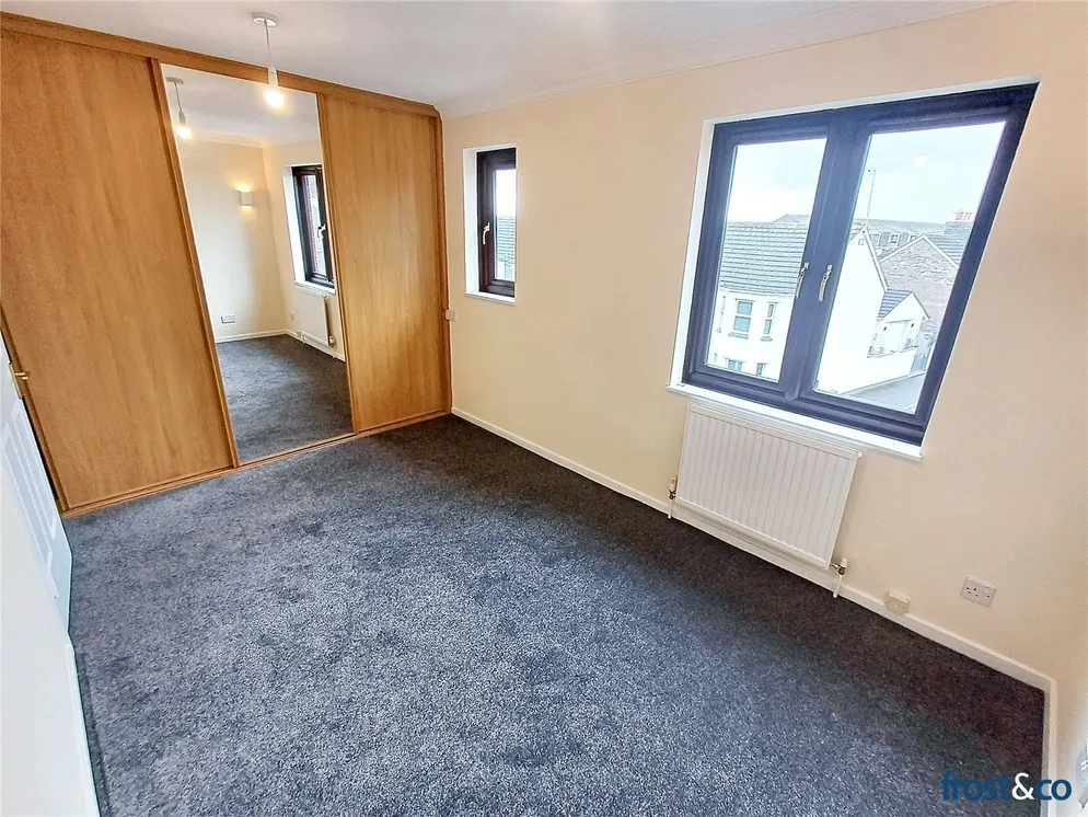 Property carousel item 6