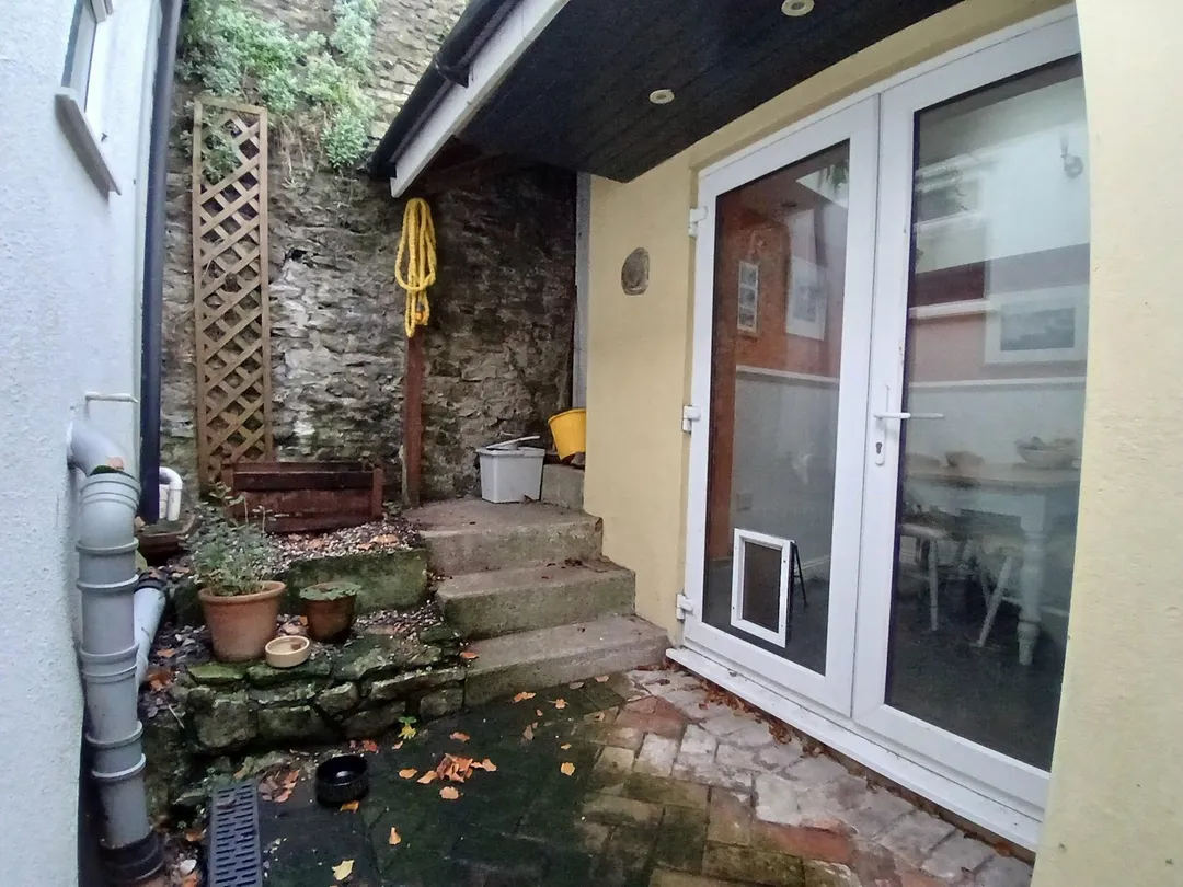 https://mr0.homeflow-assets.co.uk/files/photo/image/46125/0218/_x_/52940265.jpg