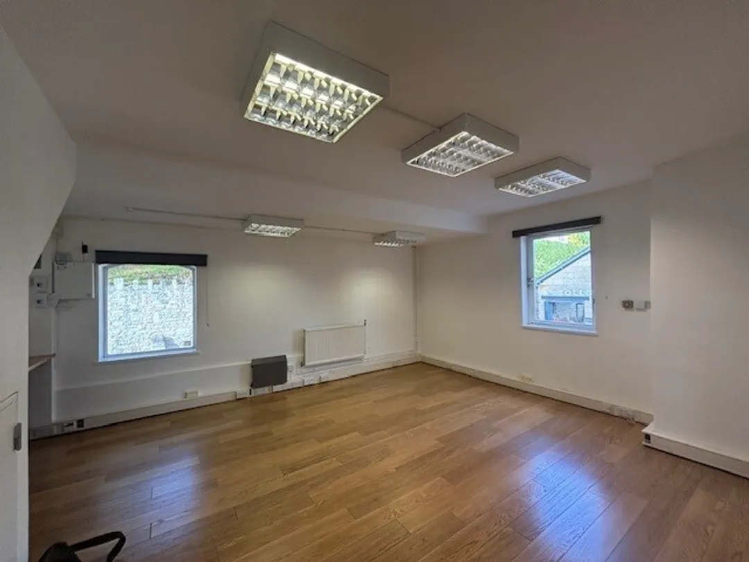https://mr0.homeflow-assets.co.uk/files/photo/image/46125/6614/_x_/3a023bd1-9457-465f-9166-643fbcefc6f4_web.jpg