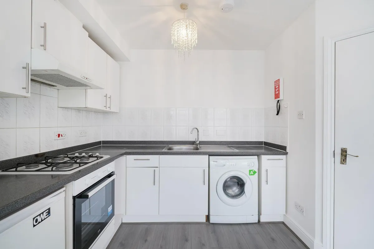 Kilburn Lane, London, W9
