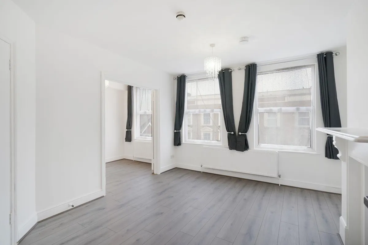 Kilburn Lane, London, W9