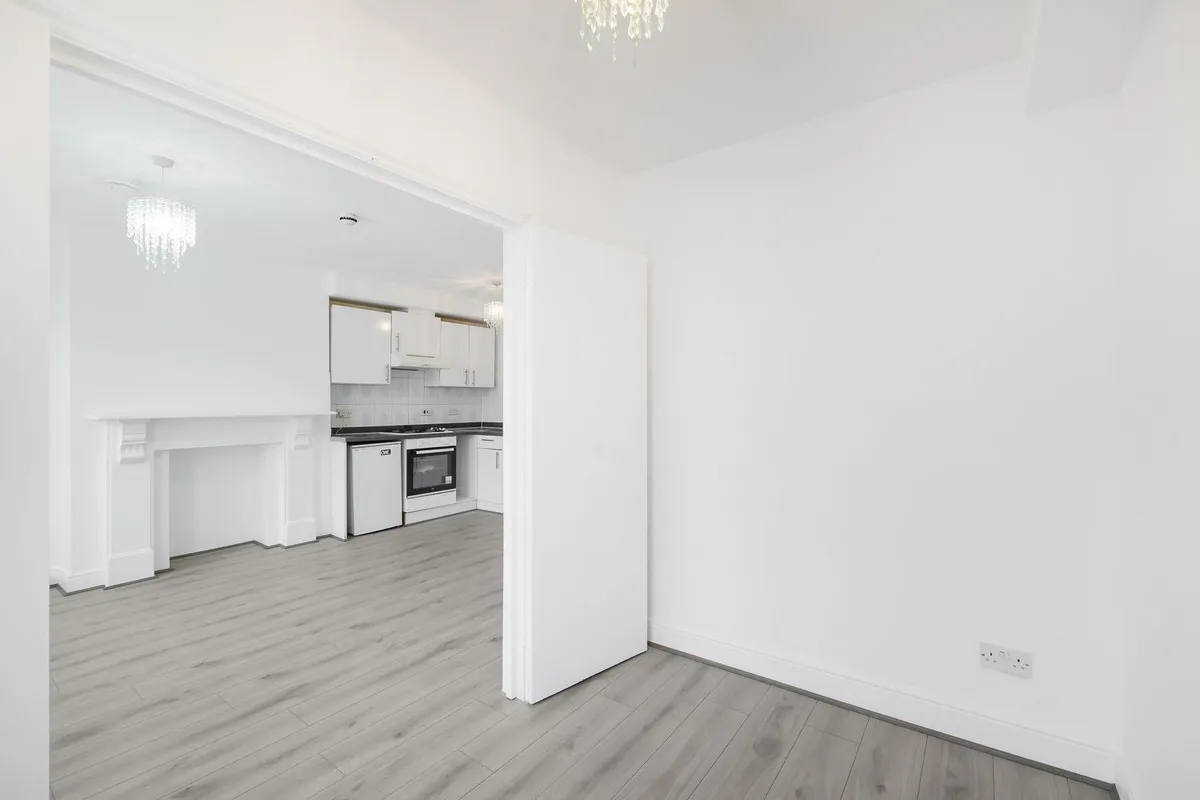 Kilburn Lane, London, W9