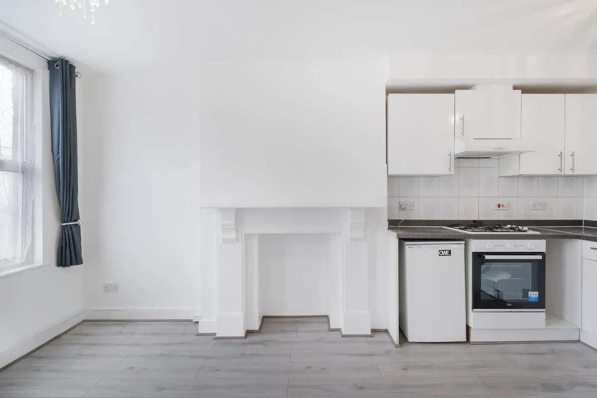 Kilburn Lane, London, W9