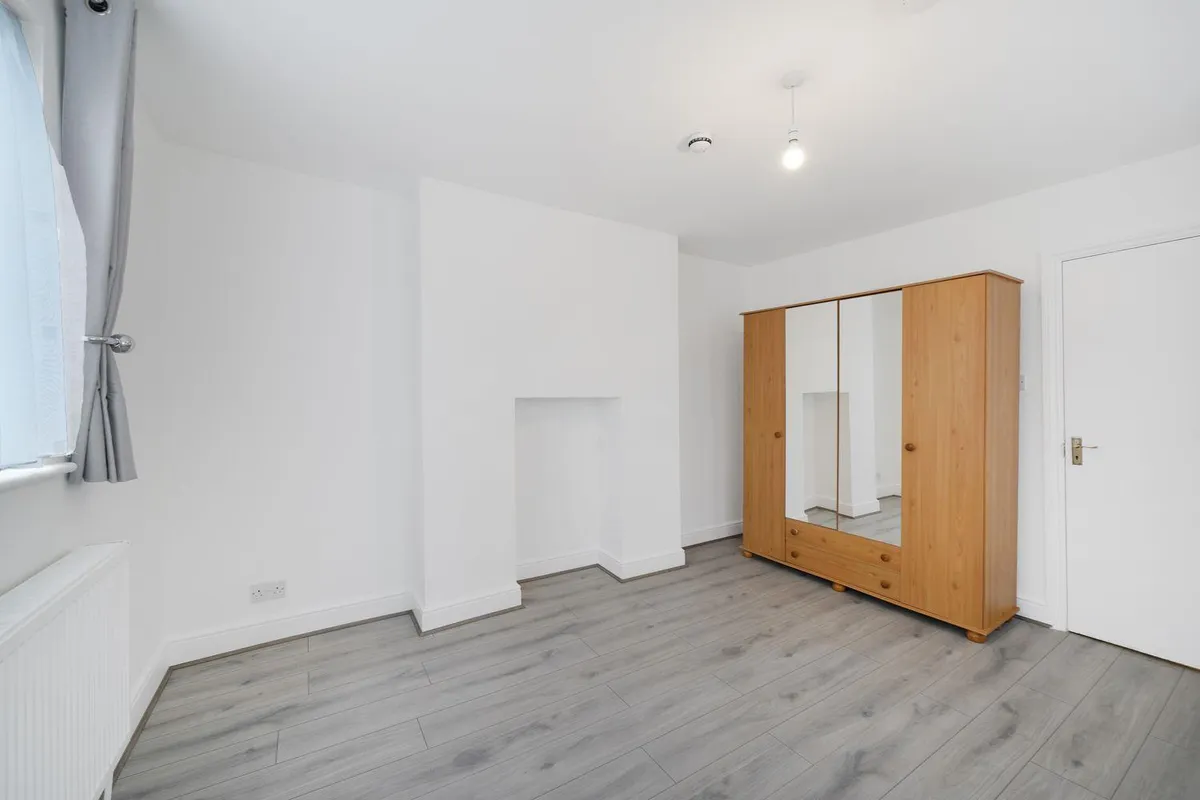 Kilburn Lane, London, W9