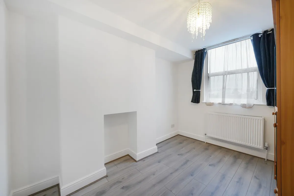 Kilburn Lane, London, W9