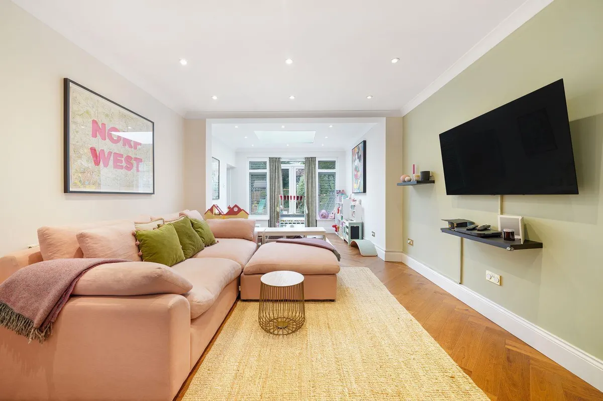 Dawson Road, London, NW2