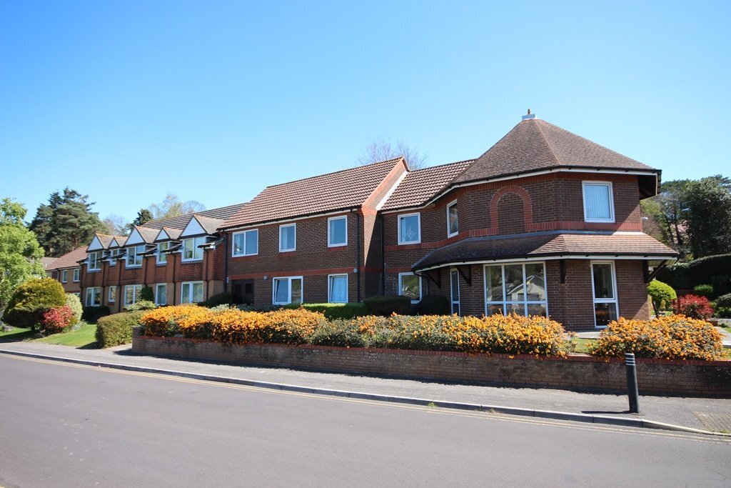 Wentworth Drive, Broadstone, Dorset, BH18 Image 5