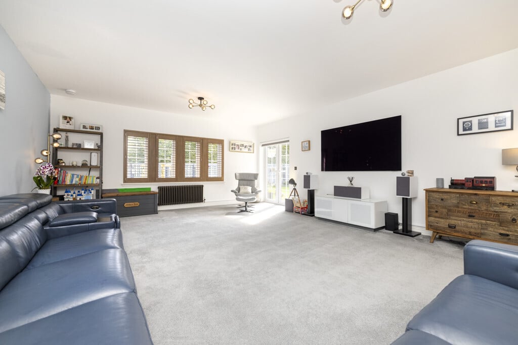 16 Whinstone Place, Ratho, Newbridge, EH28 8AD Image 2