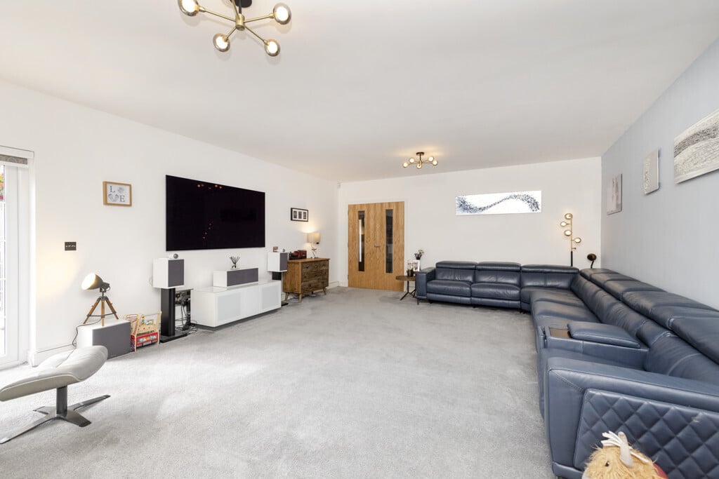 16 Whinstone Place, Ratho, Newbridge, EH28 8AD Image 3