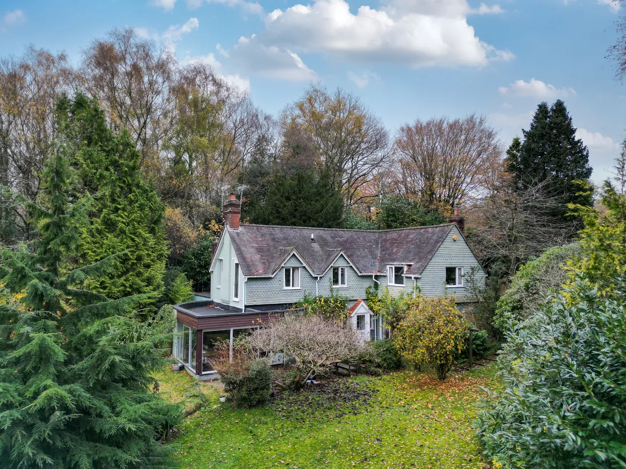 Farnham Lane, Haslemere, GU27 photo 1