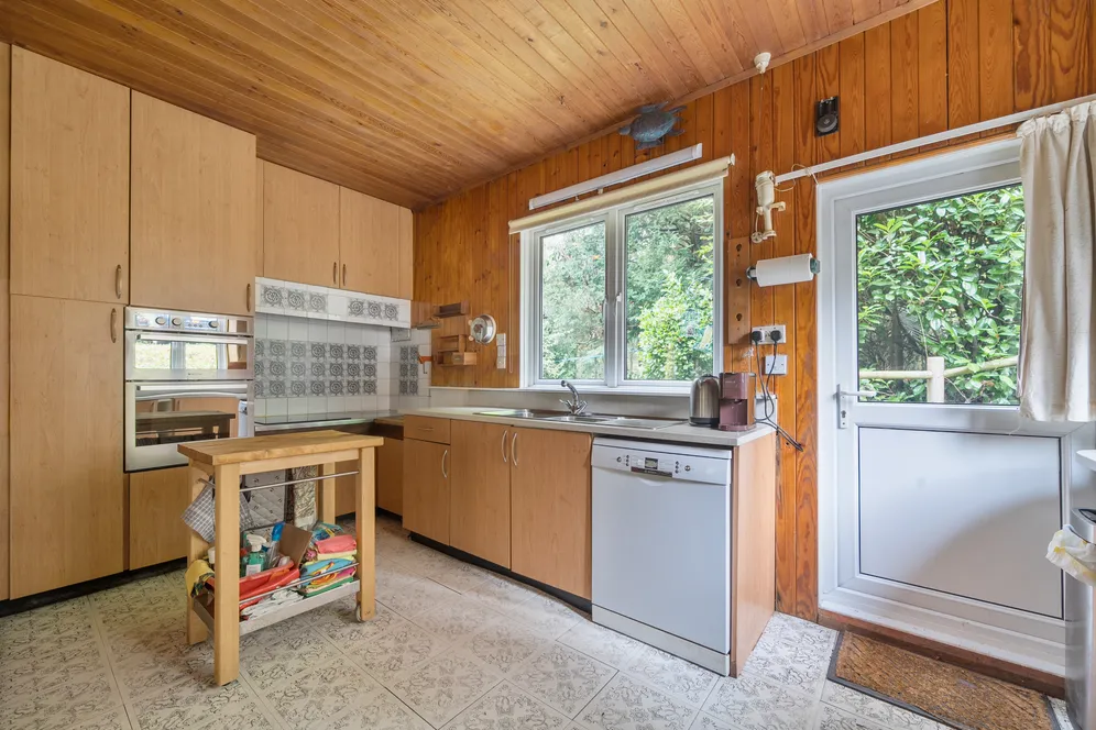 Farnham Lane, Haslemere, GU27 photo 7