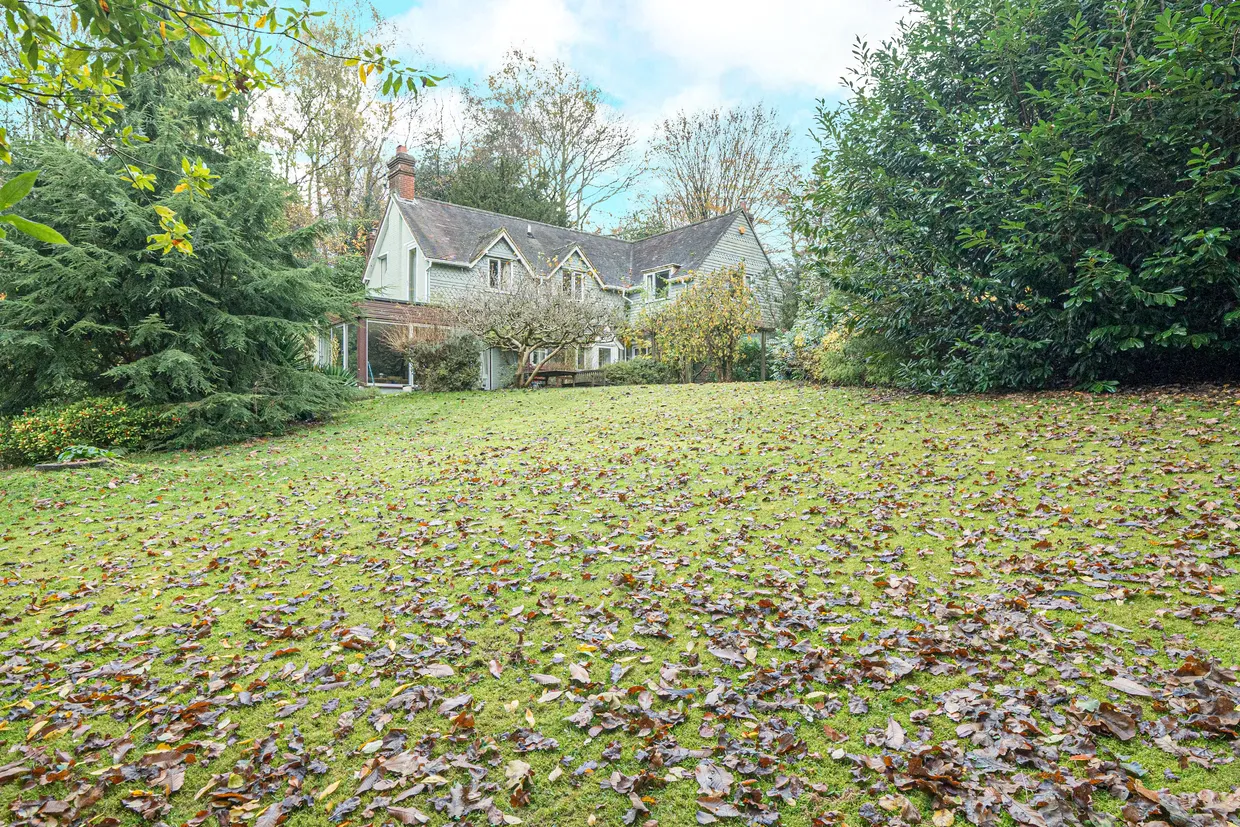 Farnham Lane, Haslemere, GU27 photo 14
