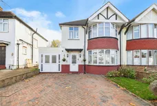 Swiss Avenue, Watford, WD18 photo 1
