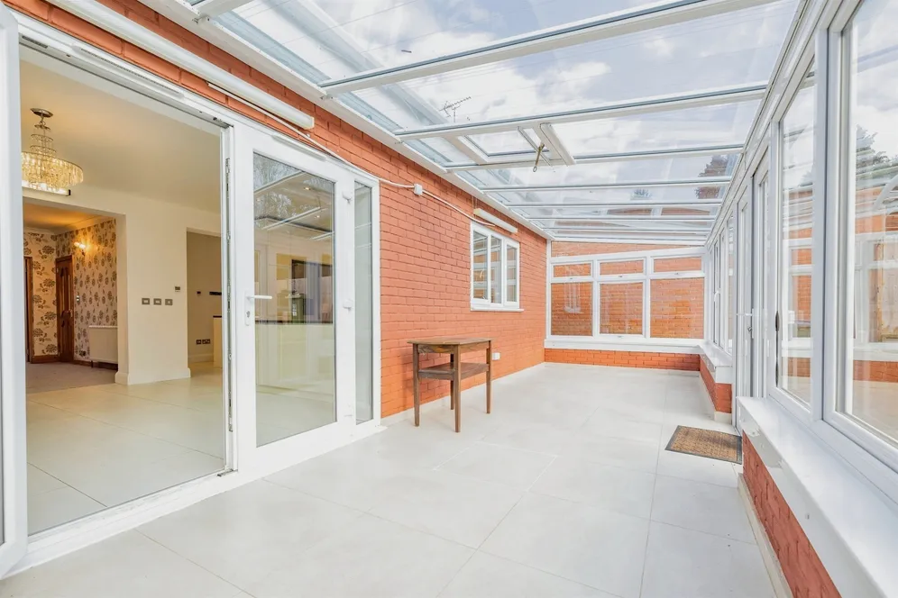 Swiss Avenue, Watford, WD18 photo 9