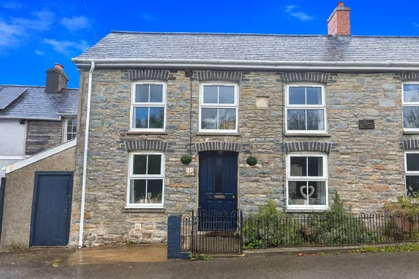 Cwrtnewydd, Llanybydder, Ceredigion, ...