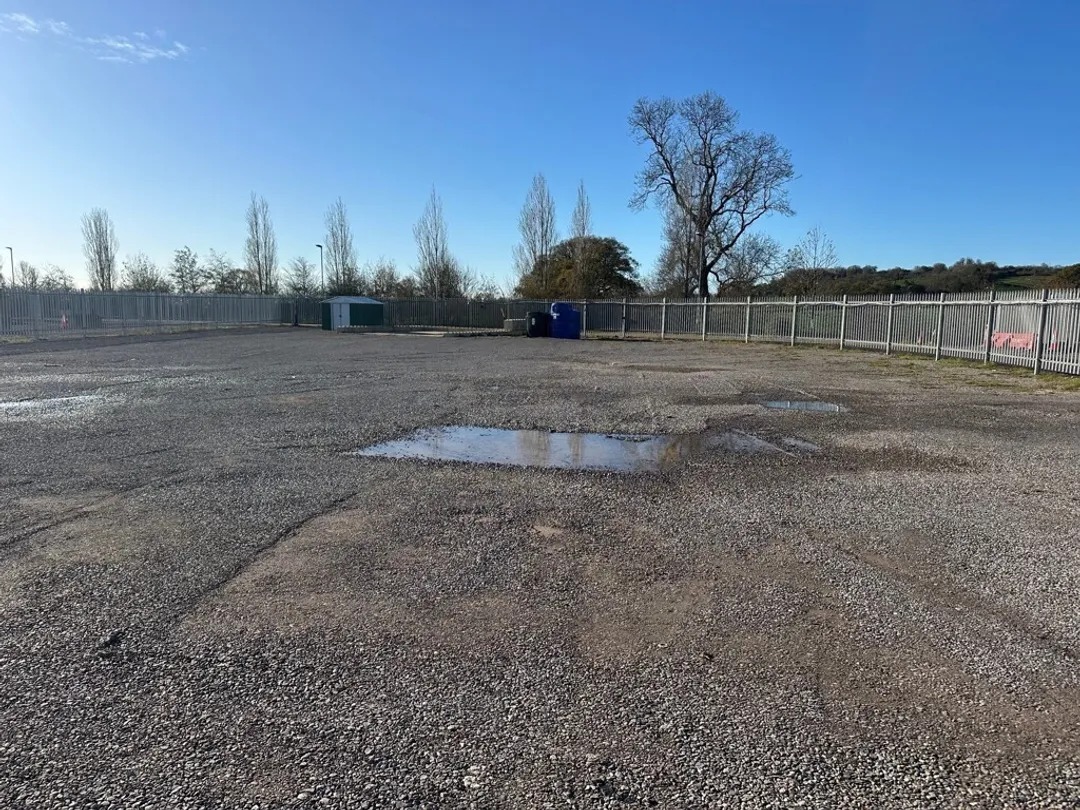 https://mr0.homeflow-assets.co.uk/files/photo/image/46227/0404/_x_/6ac7ec5e-db0f-4d7b-91f6-39ab41f0b9fd_web.jpg