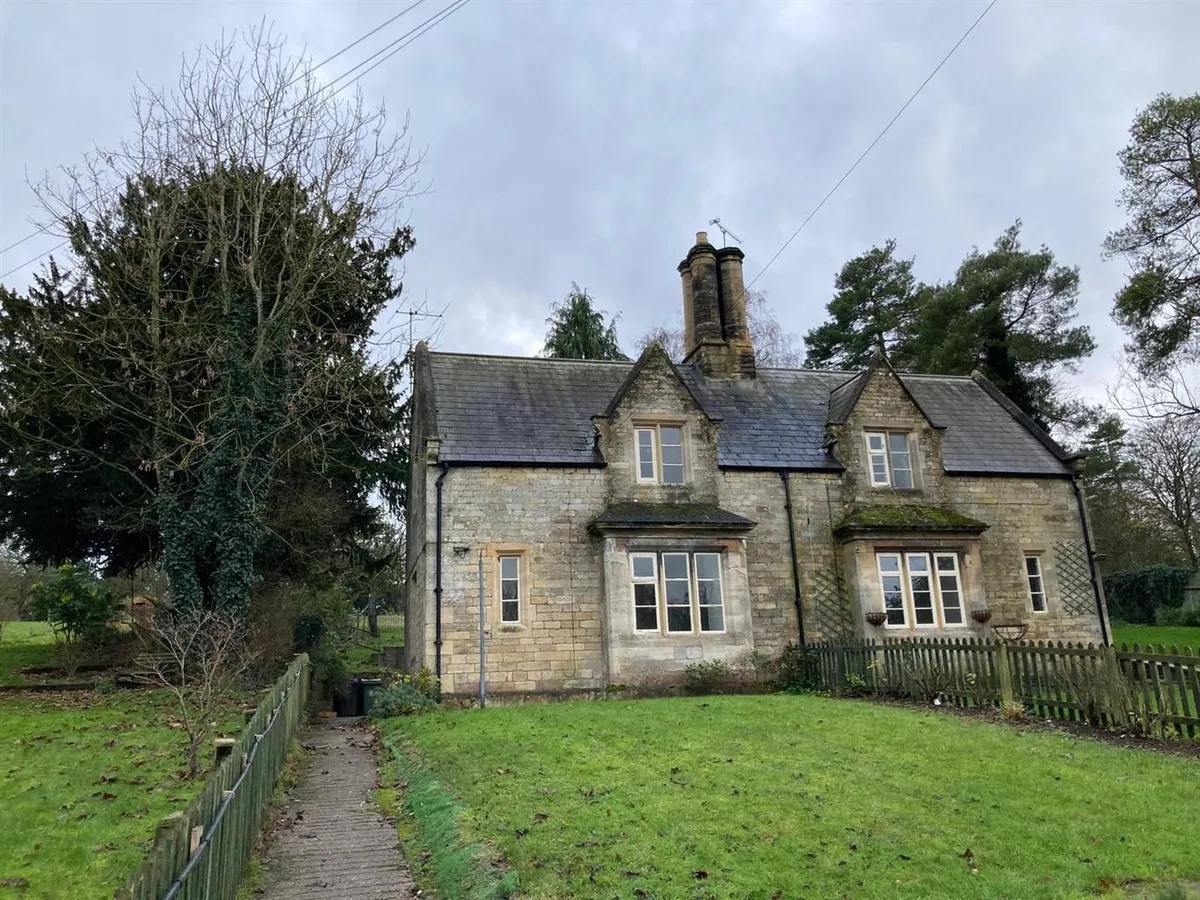 CHURCH COTTAGES, STOKE ROCHFORD, GRANTHAM