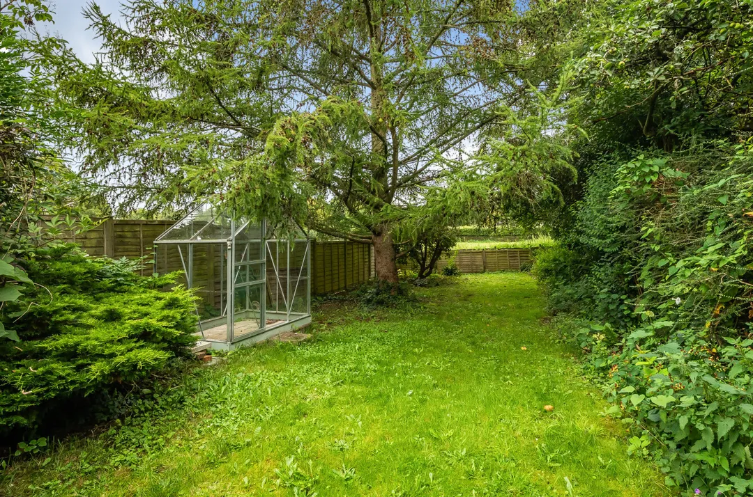 https://mr0.homeflow-assets.co.uk/files/photo/image/46249/1824/_x_/37989366.jpg