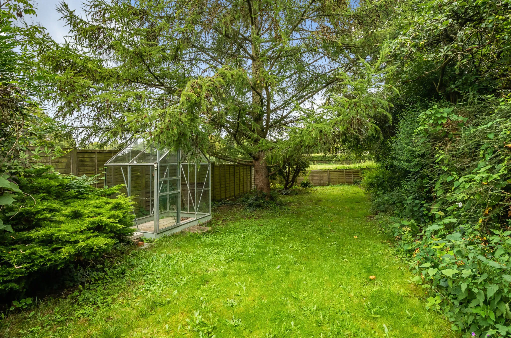 https://mr0.homeflow-assets.co.uk/files/photo/image/46249/1824/_x_/37989366.jpg