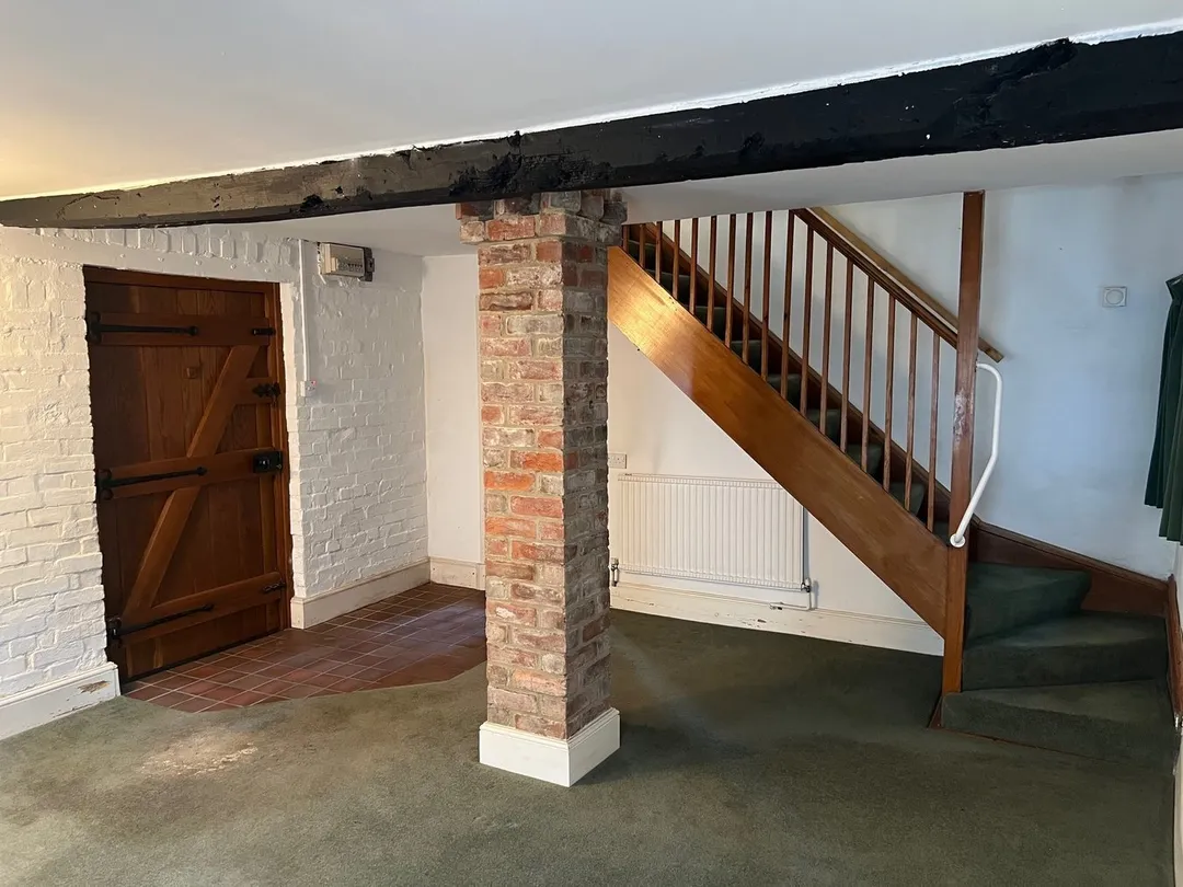 https://mr0.homeflow-assets.co.uk/files/photo/image/46249/1825/_x_/53131355.jpg