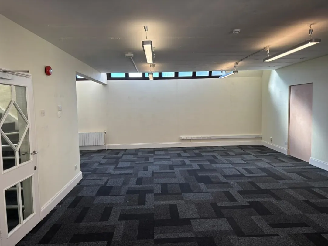 https://mr0.homeflow-assets.co.uk/files/photo/image/46249/8747/_x_/f9869297-627e-4072-bac5-ad175f56dca2_web.jpg