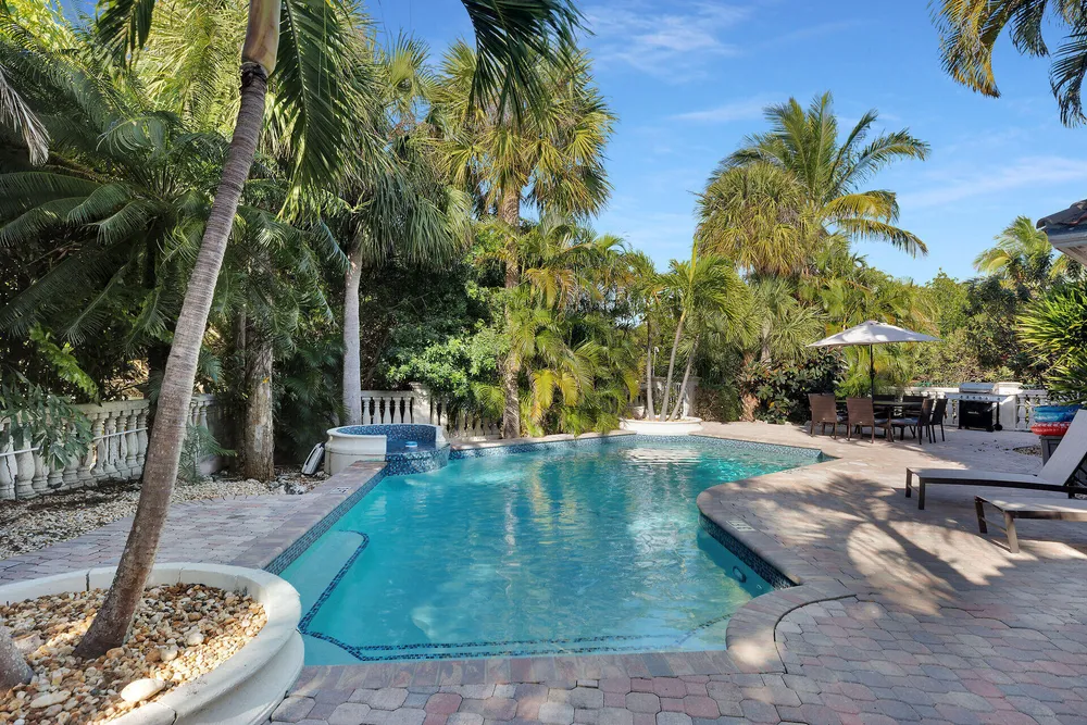 125 13th St, Key Colony Beach, FL 33051