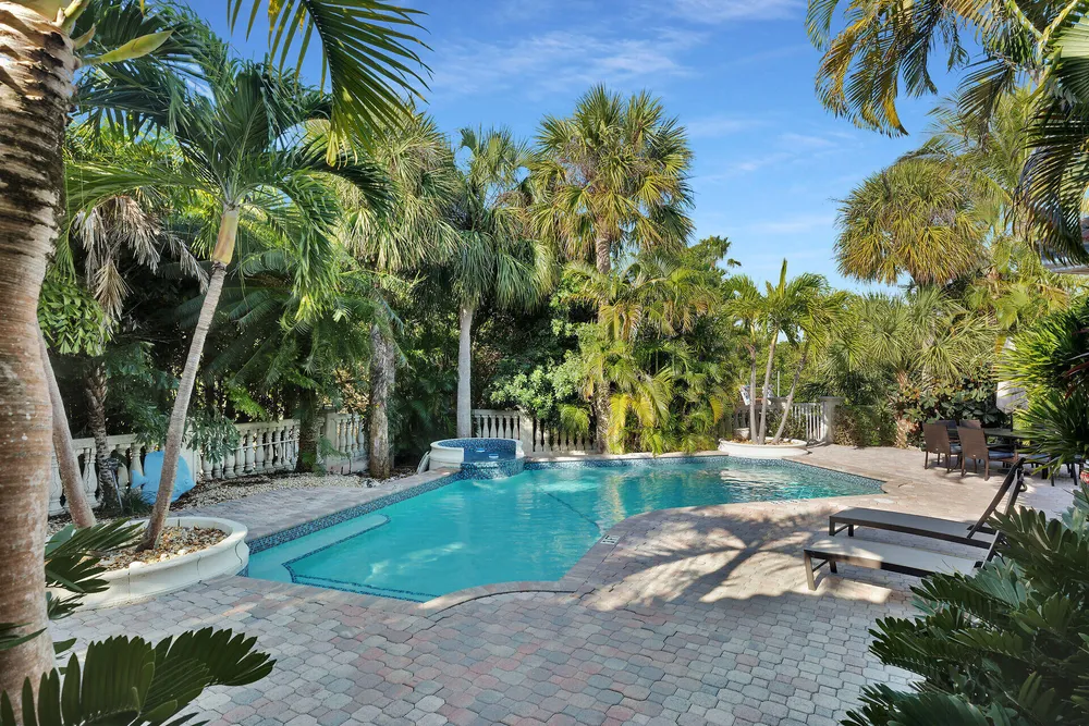 125 13th St, Key Colony Beach, FL 33051