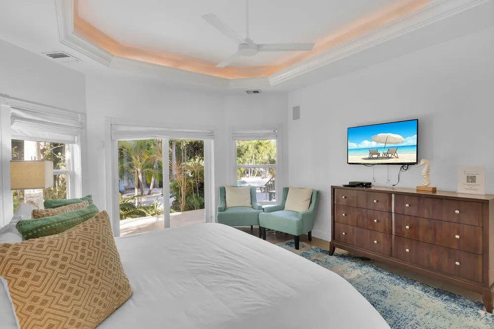 125 13th St, Key Colony Beach, FL 33051