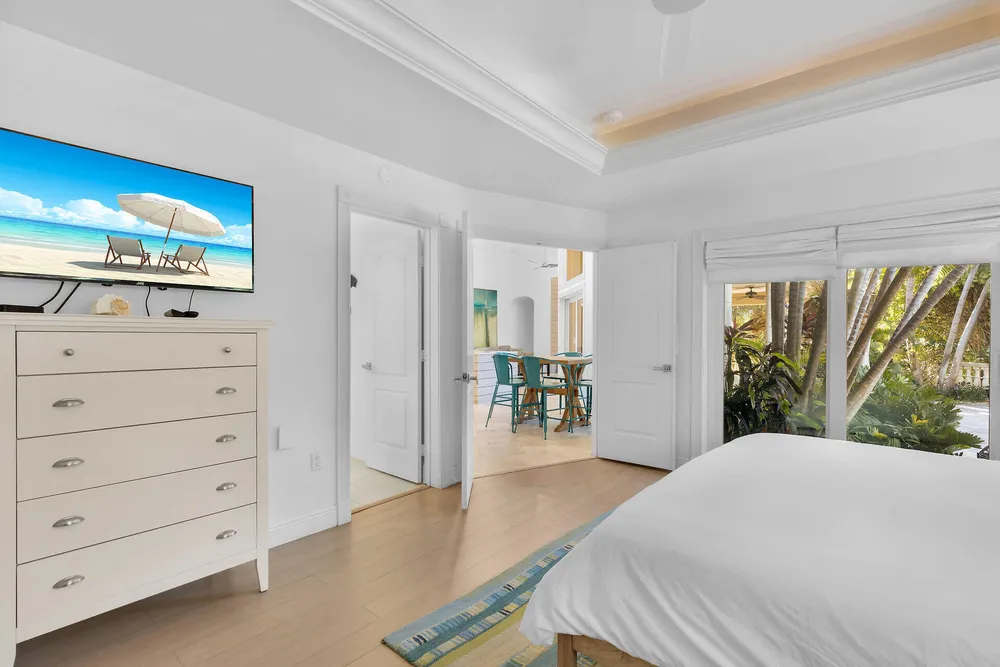 125 13th St, Key Colony Beach, FL 33051