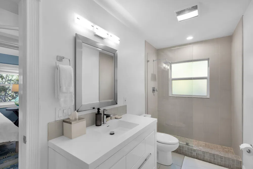 125 13th St, Key Colony Beach, FL 33051