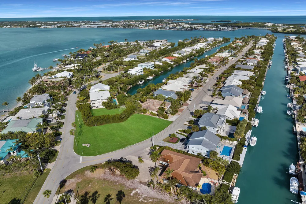 125 13th St, Key Colony Beach, FL 33051