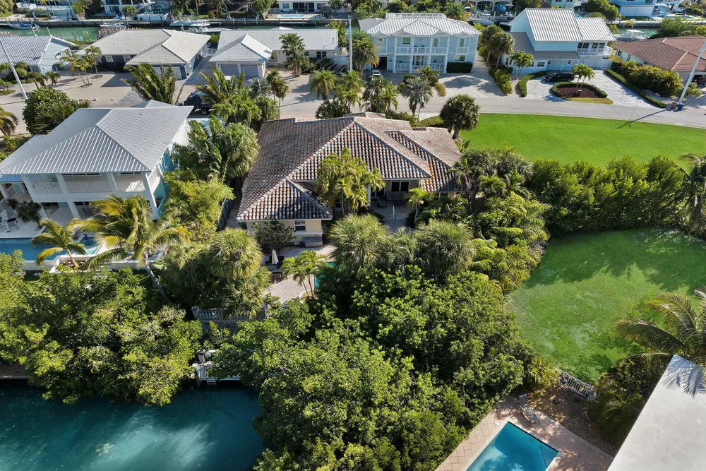 125 13th St, Key Colony Beach, FL 33051