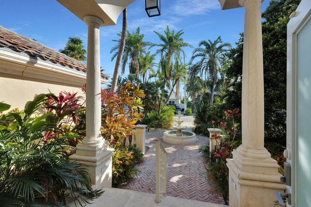 125 13th St, Key Colony Beach, FL 33051