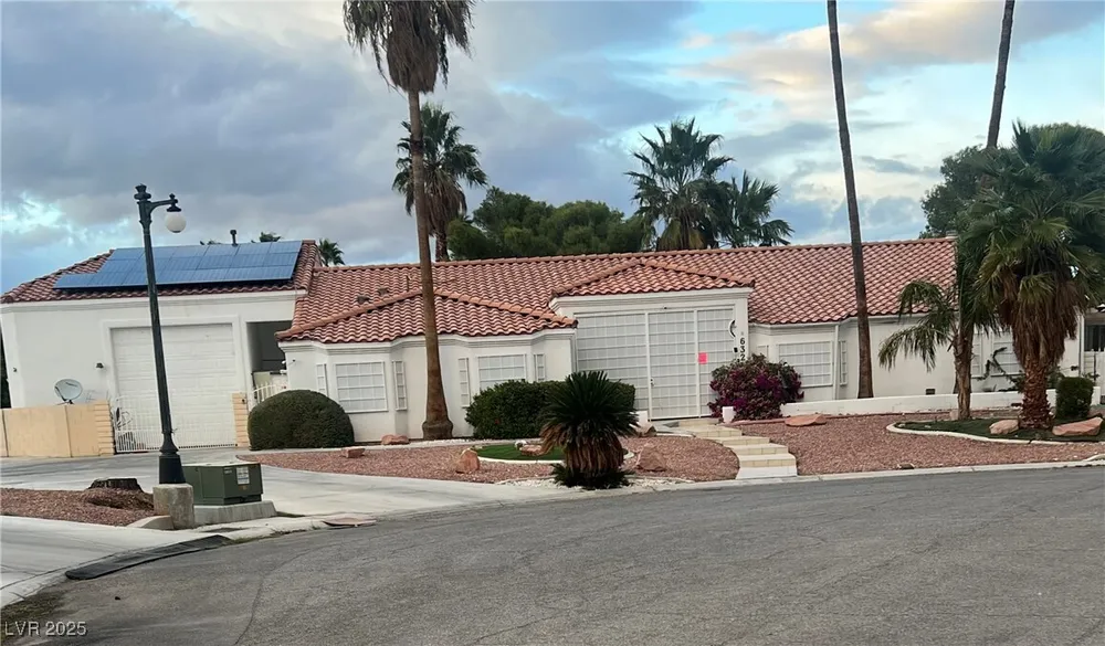 6325 Woodstock Ct, Las Vegas, NV 89118-3438