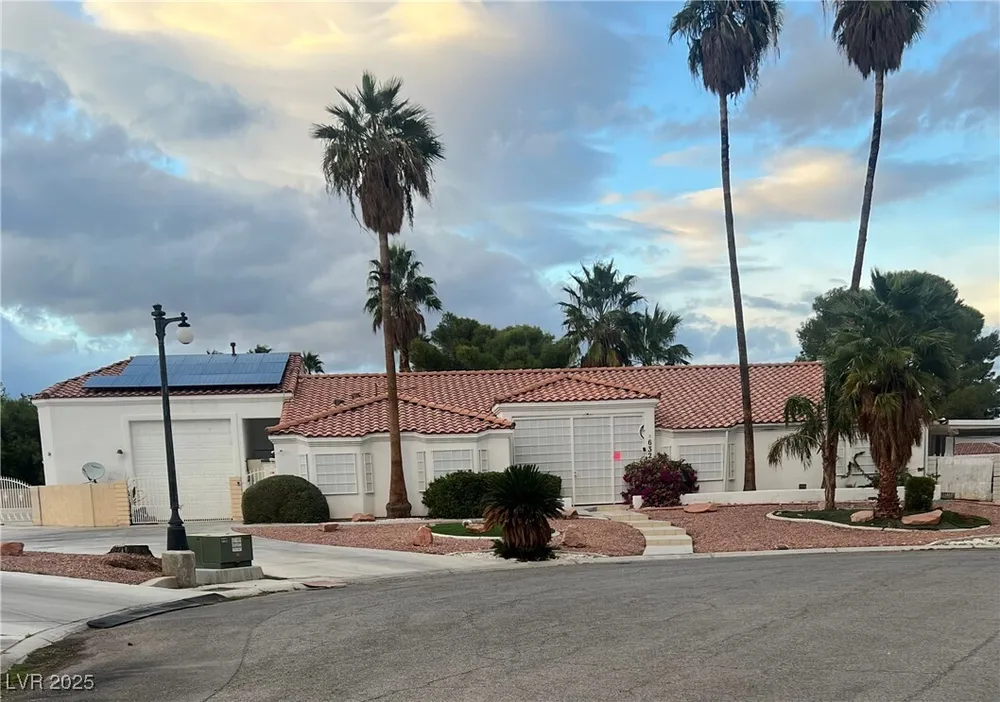 6325 Woodstock Ct, Las Vegas, NV 89118-3438