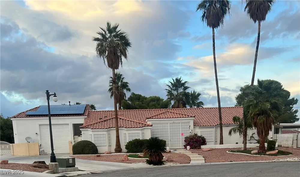 6325 Woodstock Ct, Las Vegas, NV 89118-3438