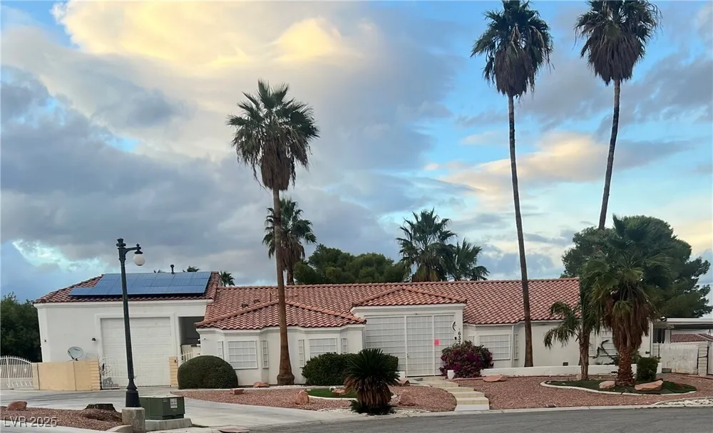 6325 Woodstock Ct, Las Vegas, NV 89118-3438