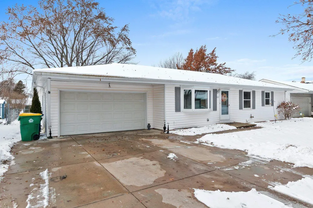 335 Conover Dr, Green Bay, WI 54303