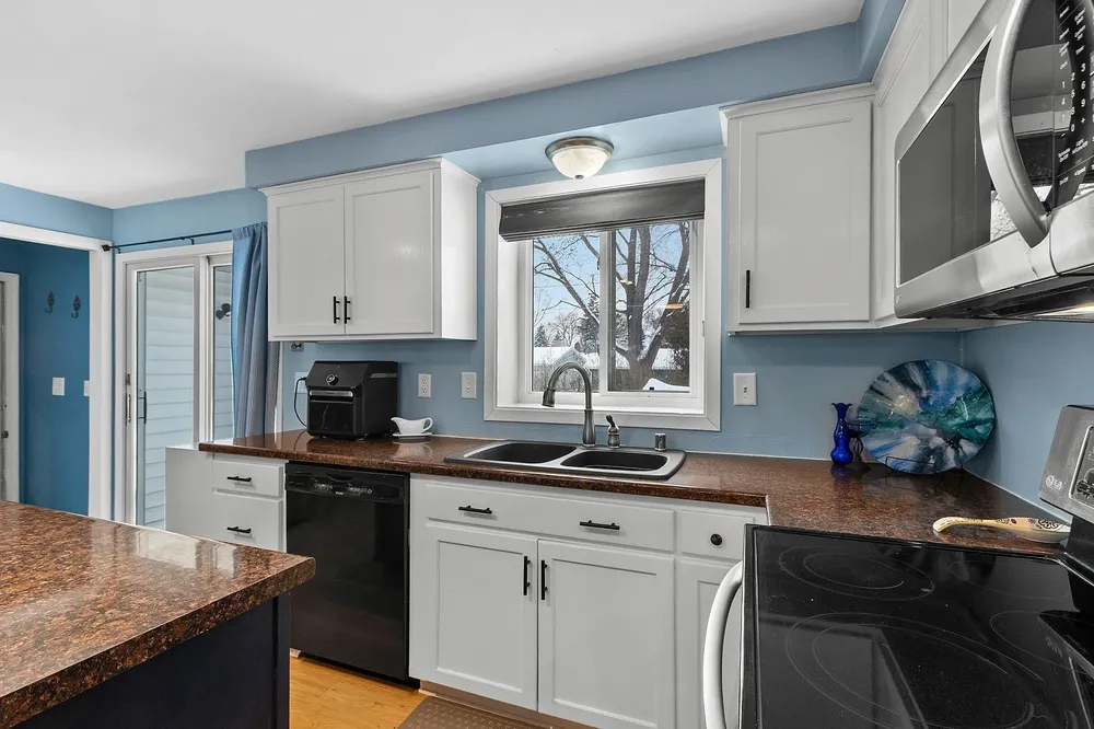 335 Conover Dr, Green Bay, WI 54303