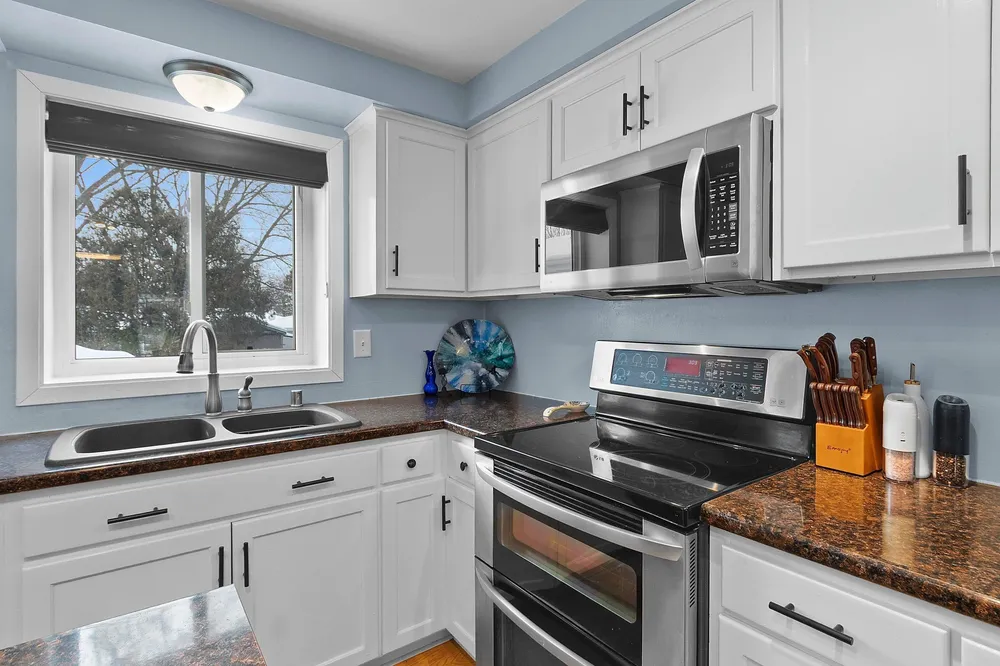 335 Conover Dr, Green Bay, WI 54303
