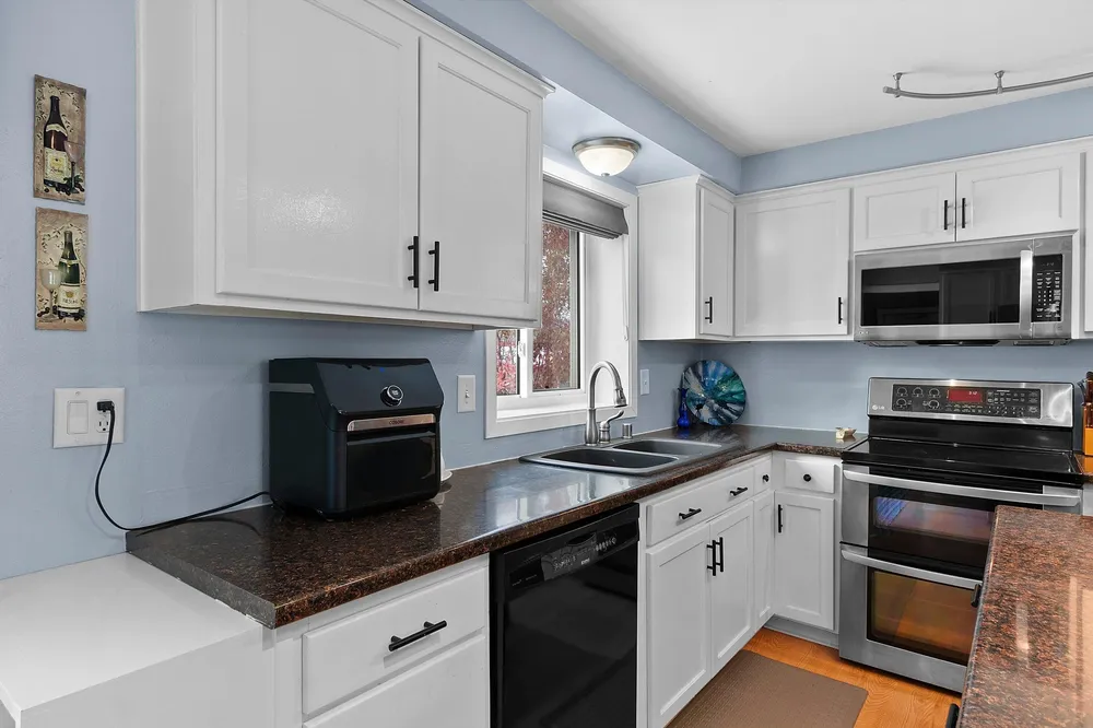 335 Conover Dr, Green Bay, WI 54303